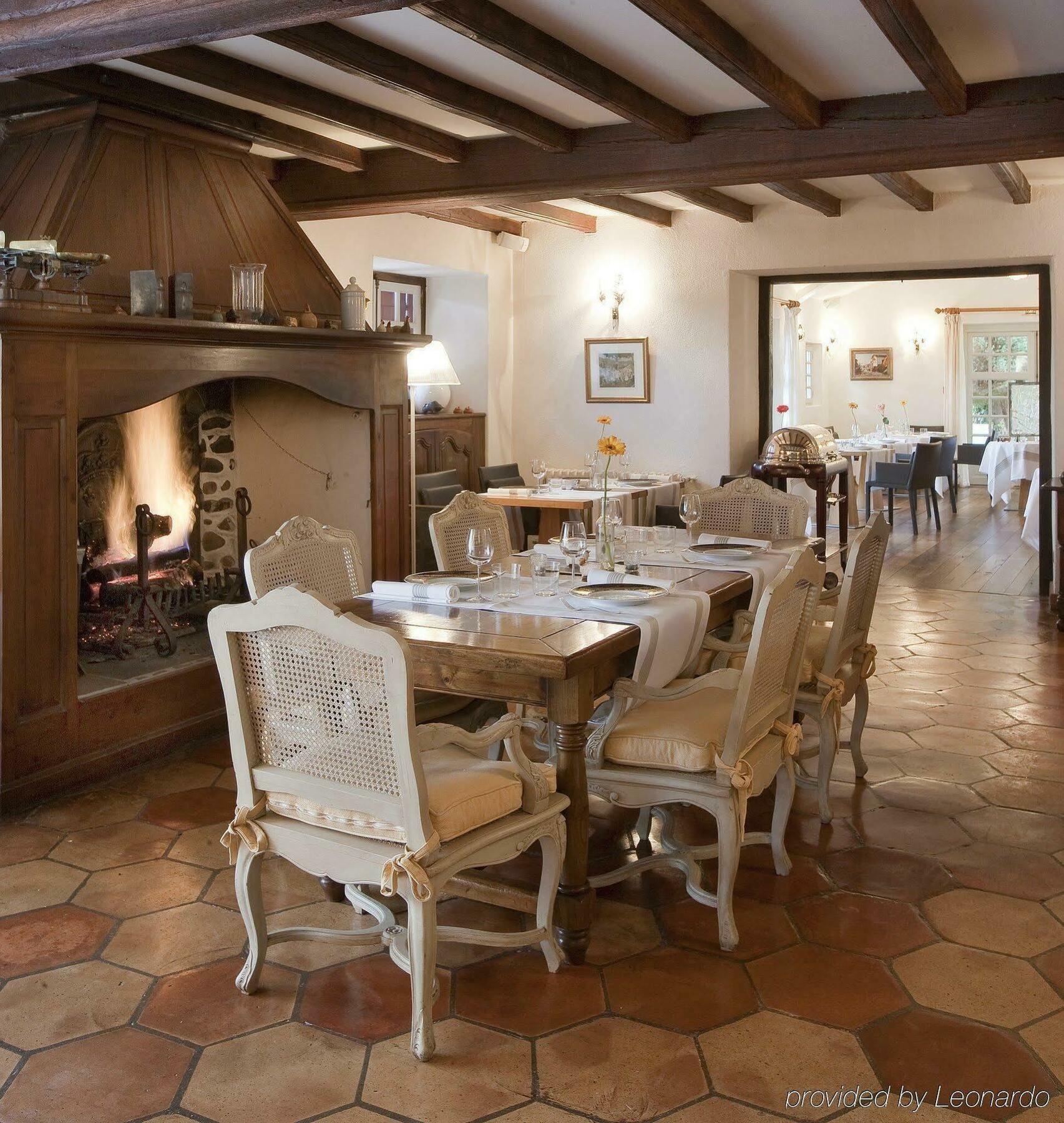 Auberge Ostape Бідарре Ресторан фото